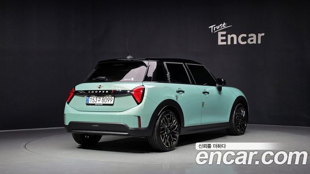 Mini Cooper S 4-го поколения 5 Door Favoured - фото 1