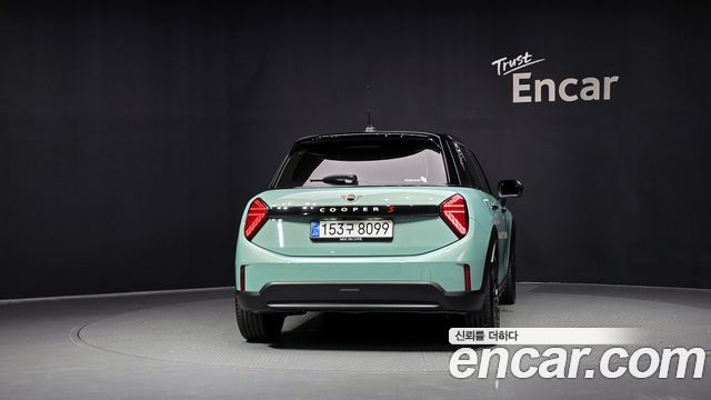 Mini Cooper S 4-го поколения 5 Door Favoured - фото 3