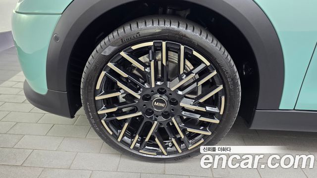 Mini Cooper S 4-го поколения 5 Door Favoured - фото 4