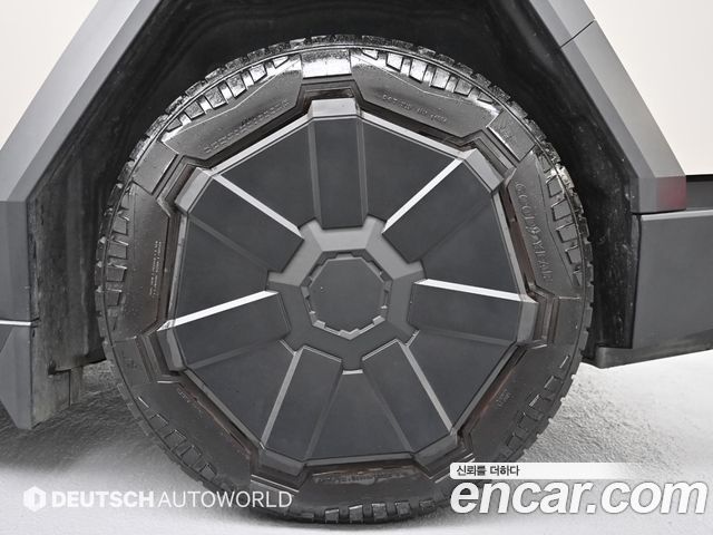 Tesla Cybertruck AWD - фото 4