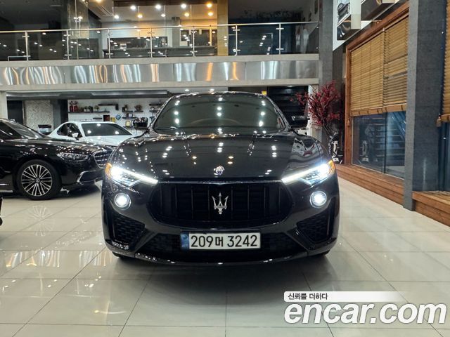 Maserati Levante 3.0 AWD GranSport - фото 2