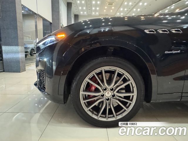 Maserati Levante 3.0 AWD GranSport - фото 4