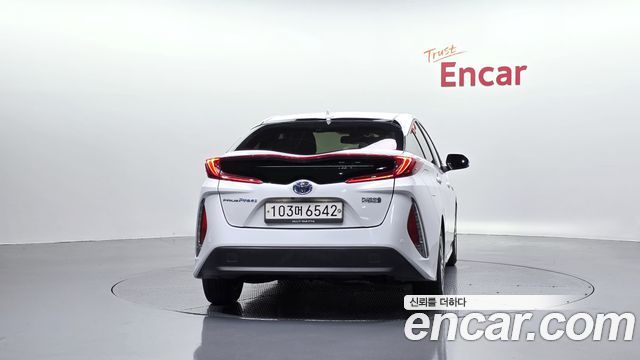 Toyota Prius Prime 1.8 - фото 3