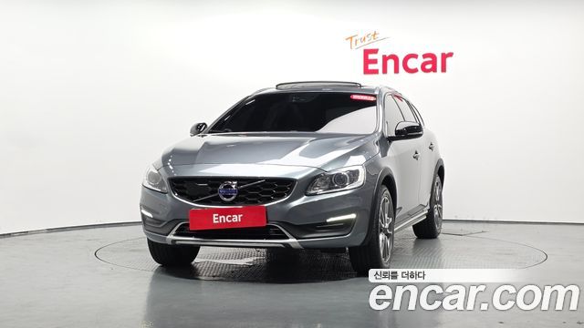 Volvo V60 Cross Country D4 - фото 1