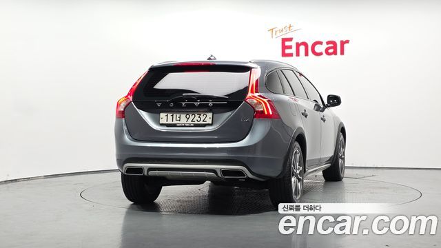 Volvo V60 Cross Country D4 - фото 2