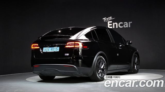 Tesla Model X Plaid - фото 1
