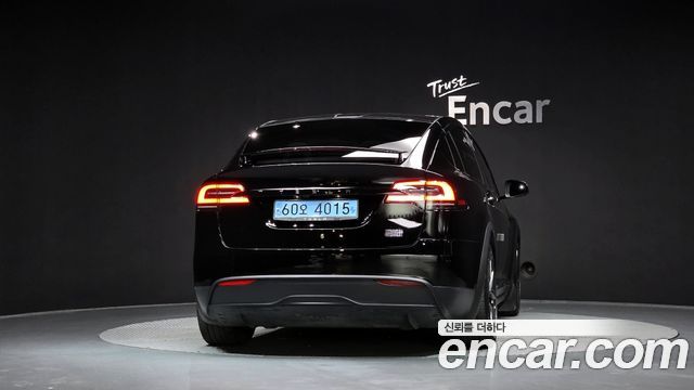 Tesla Model X Plaid - фото 3
