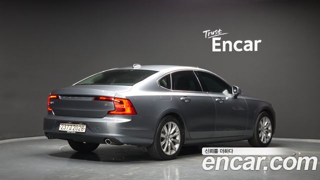 Volvo S90 D4 Momentum - фото 1