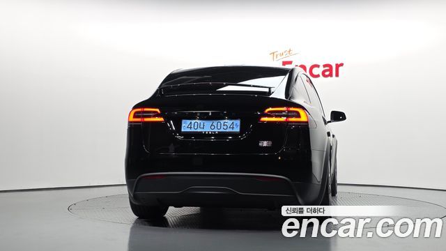 Tesla Model X Plaid - фото 3