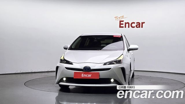 Toyota Prius 4-го поколения 1.8 - фото 1