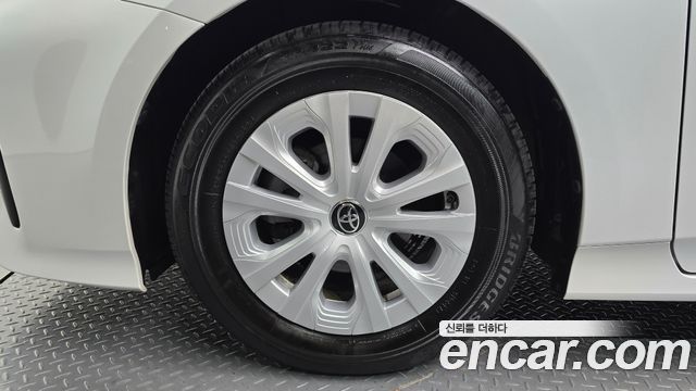 Toyota Prius 4-го поколения 1.8 - фото 3