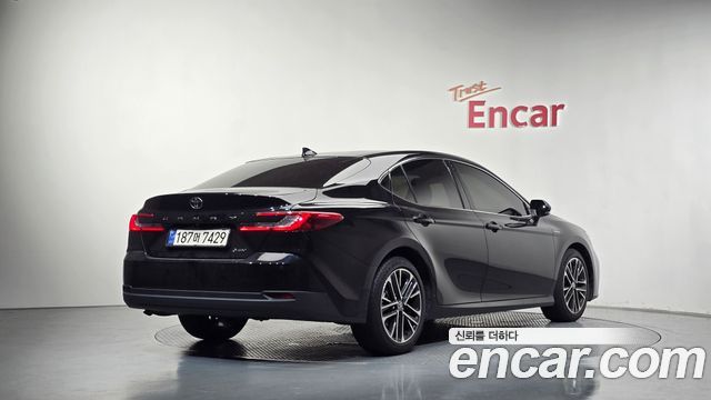 Toyota Camry XV80 2.5 XLE Hybrid - фото 1