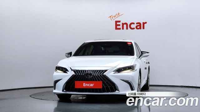 Lexus ES 300h 7-го поколения Executive - фото 2