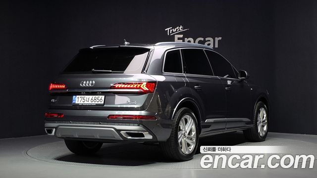 Audi Q7 45 TDI Quattro Premium - фото 1