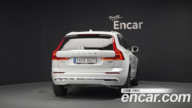 Volvo XC60 2-го поколения B5 Ultimate Bright - фото 2