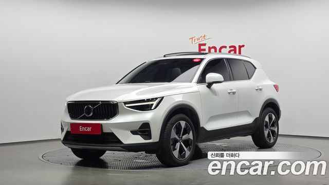 Volvo XC40 B4 Ultimate Bright - фото 0