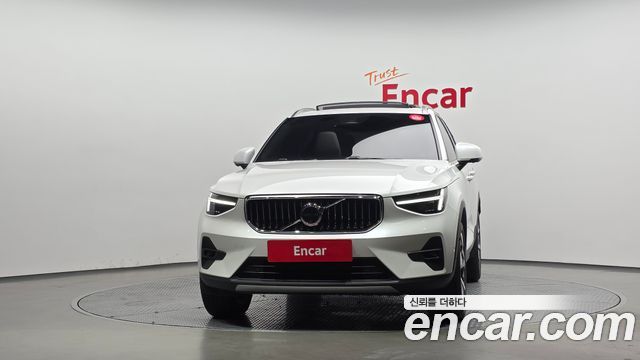 Volvo XC40 B4 Ultimate Bright - фото 2