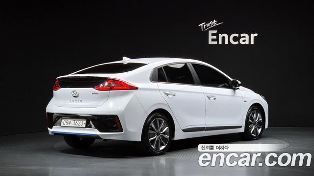 Hyundai Ioniq гибрид Q - фото 0