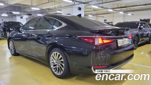 Lexus ES 300h 7-го поколения Executive - фото 1