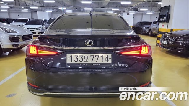 Lexus ES 300h 7-го поколения Executive - фото 3