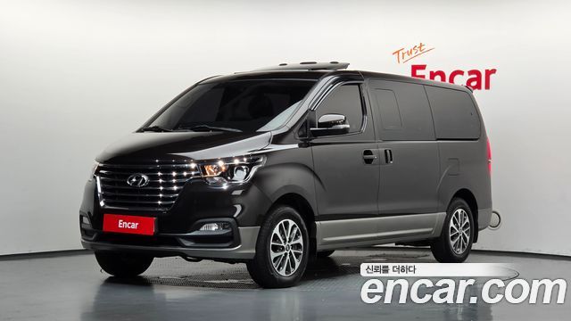 Hyundai Starex New 4WD Urban 9-Seater Exclusive - фото 0