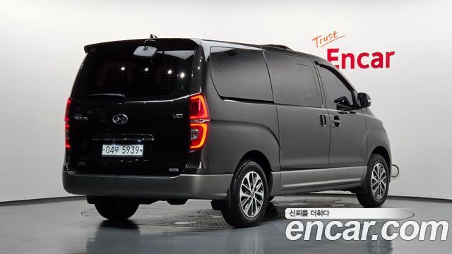 Hyundai Starex New 4WD Urban 9-Seater Exclusive - фото 1
