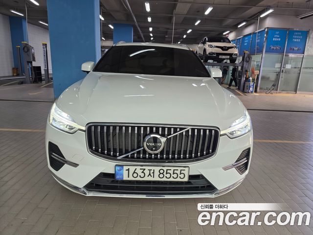 Volvo XC60 2-го поколения B6 Ultimate Bright - фото 1