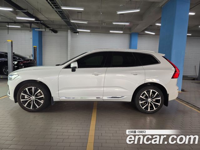 Volvo XC60 2-го поколения B6 Ultimate Bright - фото 3