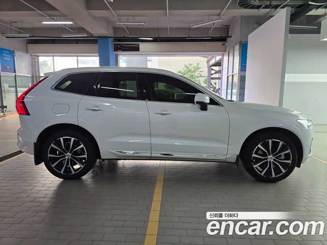 Volvo XC60 2-го поколения B6 Ultimate Bright - фото 4