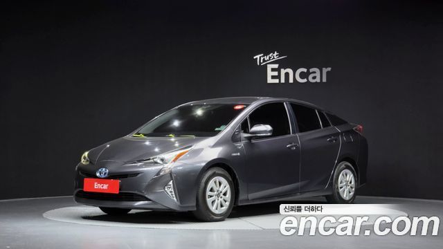 Toyota Prius 4-го поколения 1.8 E - фото 0