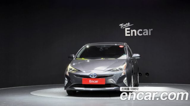 Toyota Prius 4-го поколения 1.8 E - фото 2