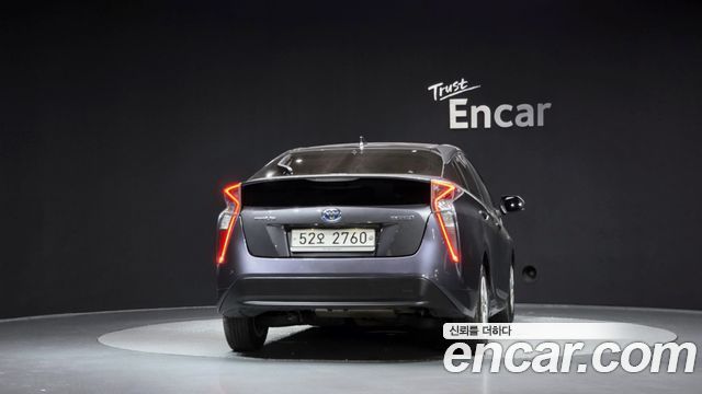 Toyota Prius 4-го поколения 1.8 E - фото 3