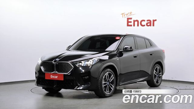 BMW iX2 U10 eDrive 20 M Sport - фото 0