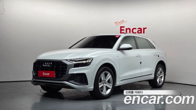Audi Q8 45 TDI Quattro Premium - фото 0