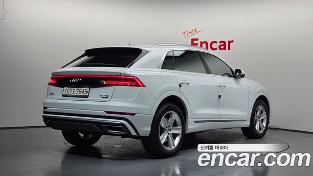 Audi Q8 45 TDI Quattro Premium - фото 1
