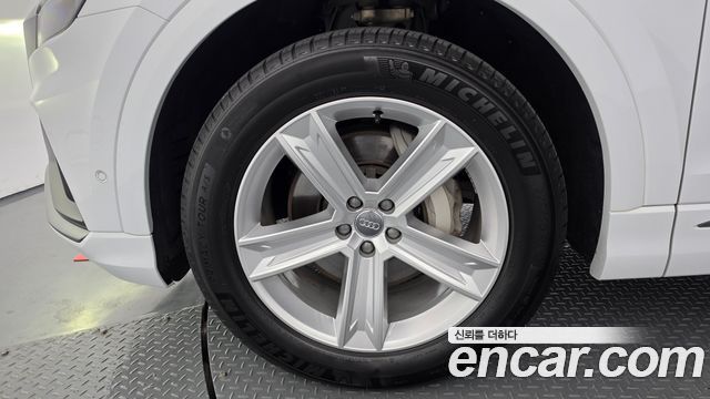 Audi Q8 45 TDI Quattro Premium - фото 4