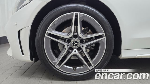 Mercedes-Benz C-Class W205 C200 AMG Line - фото 4