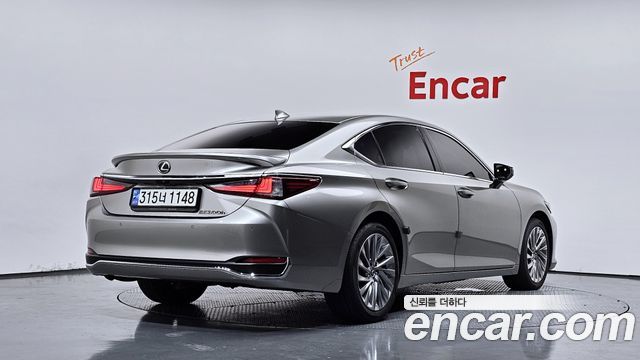 Lexus ES 300h 7-го поколения Luxury Plus - фото 1