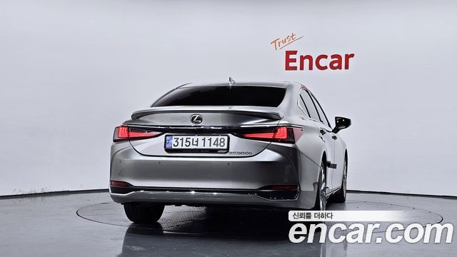 Lexus ES 300h 7-го поколения Luxury Plus - фото 3