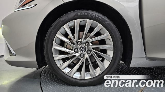 Lexus ES 300h 7-го поколения Luxury Plus - фото 4