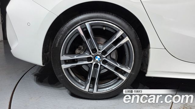 BMW 1 Series F40 118d M Sport - фото 4