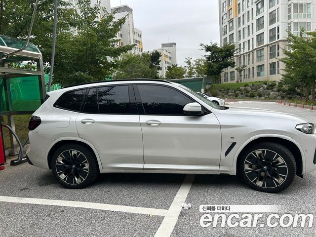 BMW iX3 M Sports - фото 3
