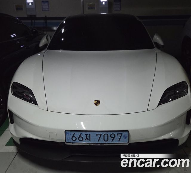 Porsche Taycan Base - фото 0