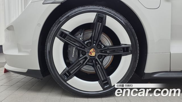 Porsche Taycan Base - фото 4