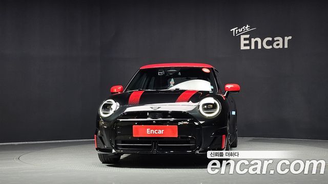 Mini Cooper Electric 4-го поколения JCW - фото 2