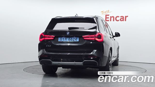 BMW iX3 M Sports - фото 3