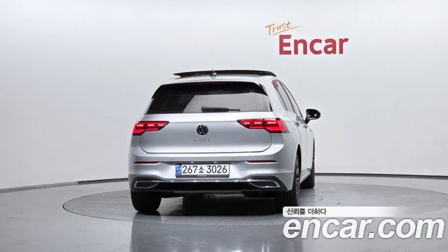 Volkswagen Golf 8-го поколения 2.0 TDI Prestige - фото 3