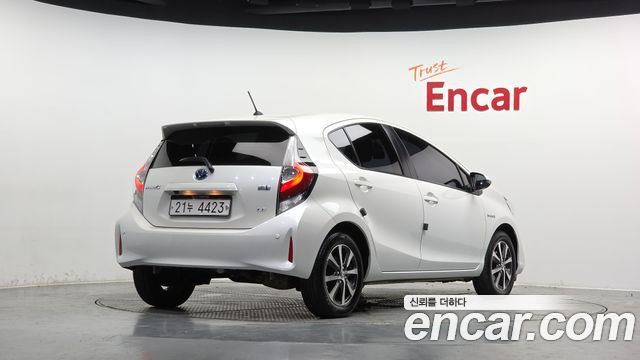 Toyota Prius 1.5 - фото 1