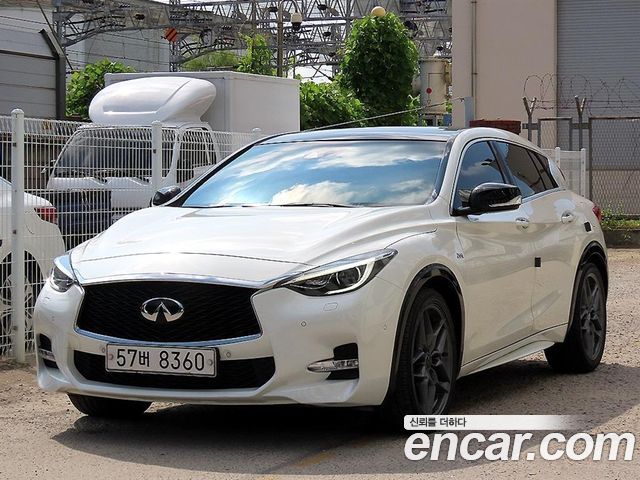 Infiniti Q30 2.0 Premium - фото 1