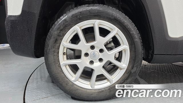 Jeep Renegade 2.4 Limited - фото 4